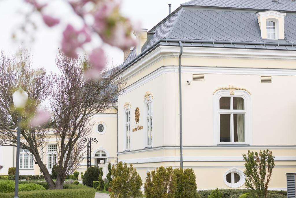 Amade Chateau Vrakun Exterior photo