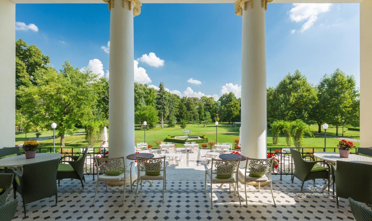 Amade Chateau Vrakun Exterior photo